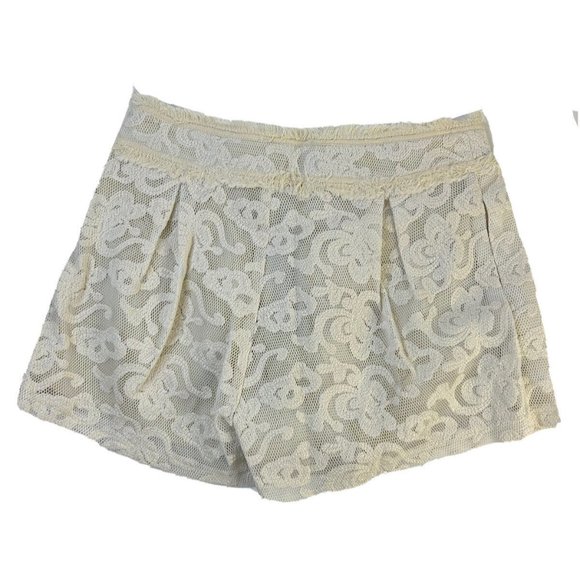 New J.O.A. Lace Fringe Hem Pleated Shorts Cream - Picture 8 of 9